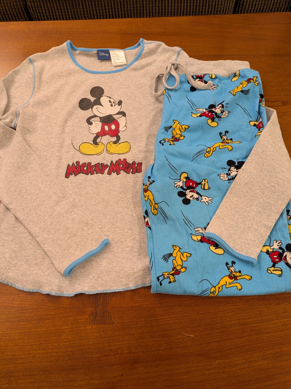 Disney Mickey Mouse And Pluto Women's Pajama Set (Top Large, Bottoms Small)